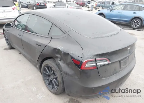 2021 Tesla Model 3 Standard Range Plus Rear-Wheel Drive z USA, uszkodzony, nr VIN 5YJ3E1EA8MF052151